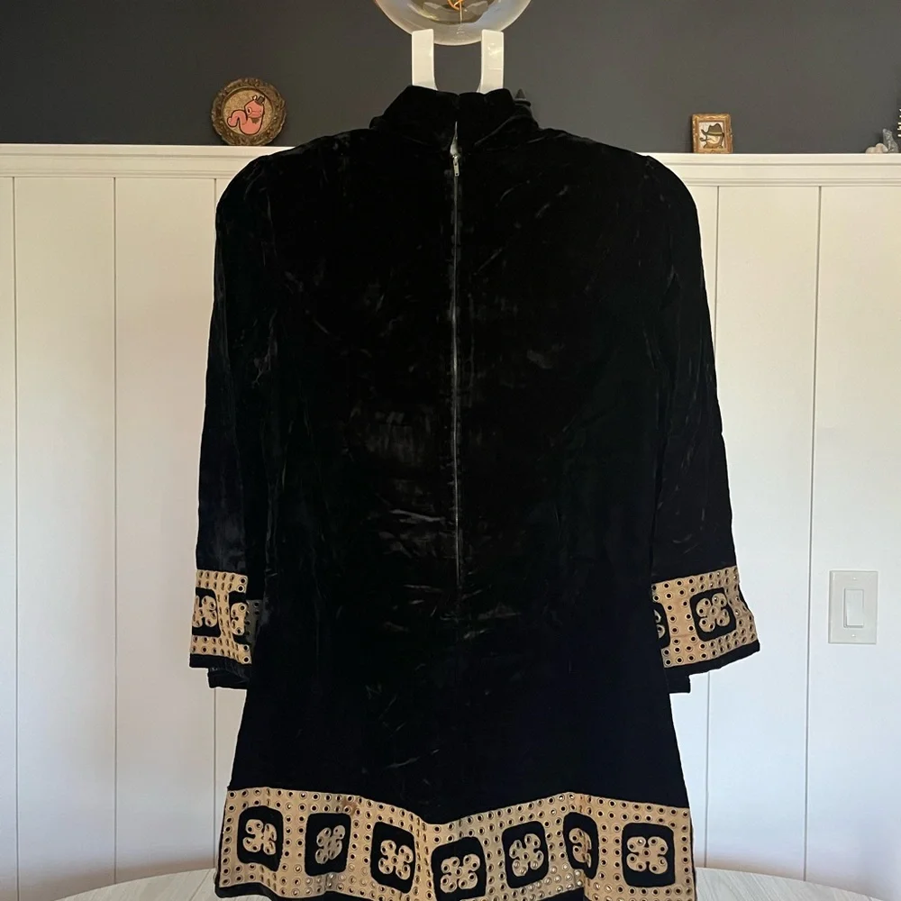 Elegant 60s velvet mini dress from London - Picture 7 of 14